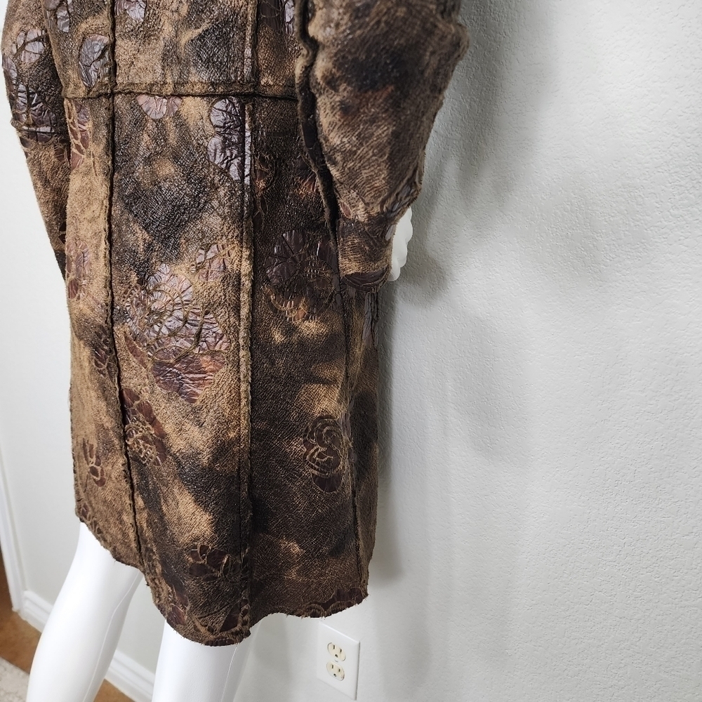 True Grit Mobwife Faux Fur Rose Embossed Coat Size M - Picture 8 of 14